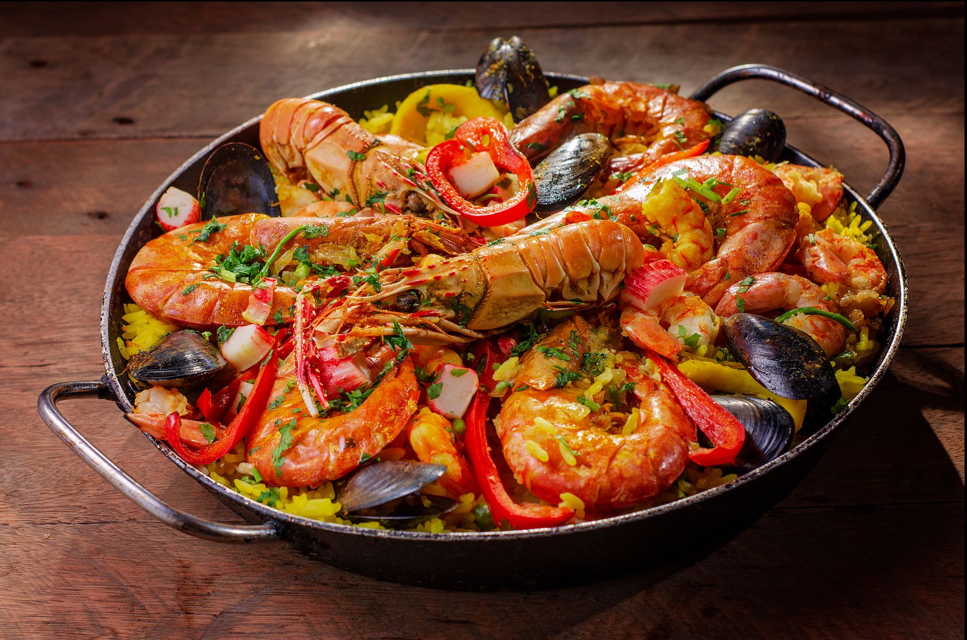 Paella valenciana tradicional, plato típico de la zona de San Vicente del Raspeig