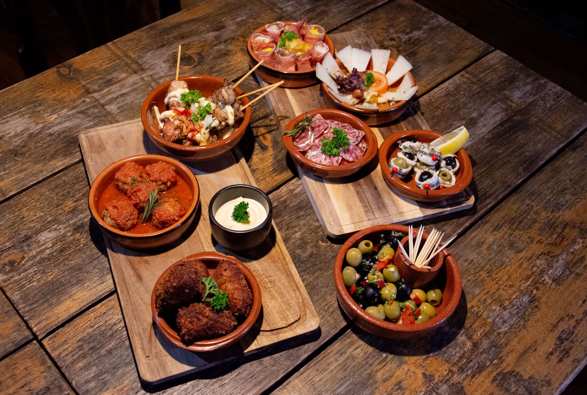 Tapas y pinchos para cenar en bar de San Vicente del Raspeig