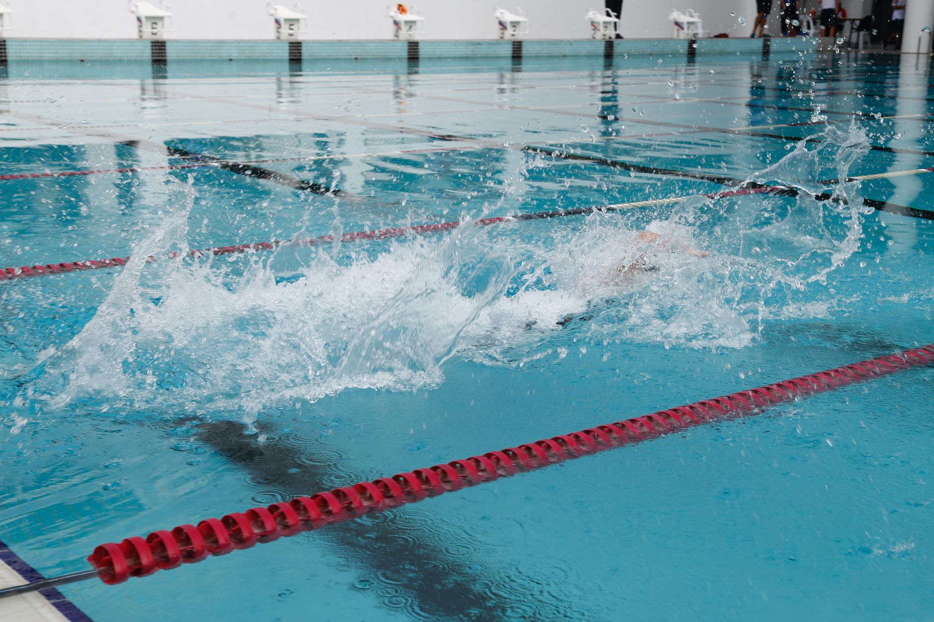 Piscina cubierta para nadar y hacer deporte acuático en San Vicente del Raspeig