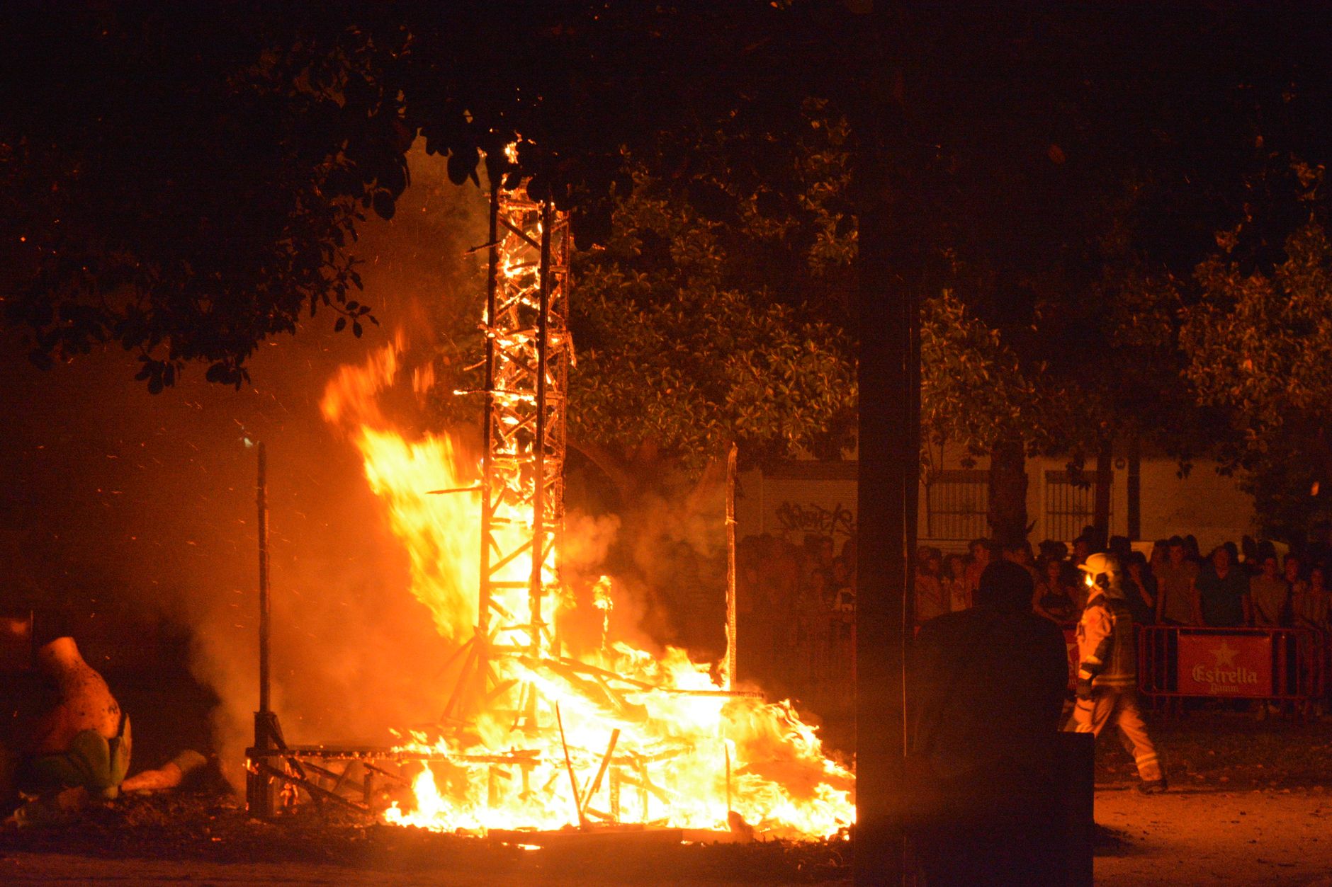 Hogueras y fuegos artificiales en las fiestas de San Vicente del Raspeig