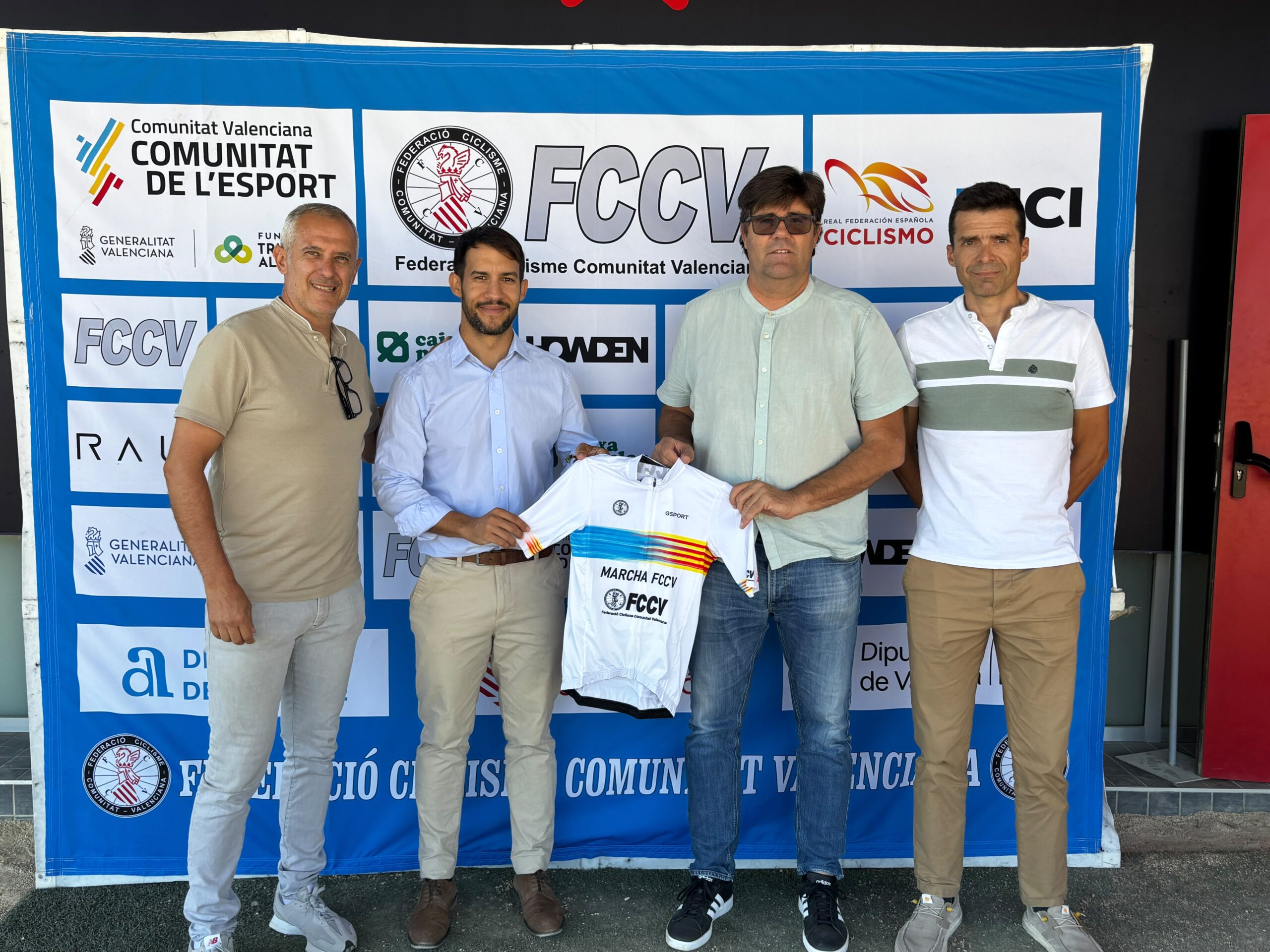 San Vicente acoge este domingo la XXII Marcha Cicloturista Comunitat Valenciana con salida y llegada en el Velódromo Manuel Guijarro