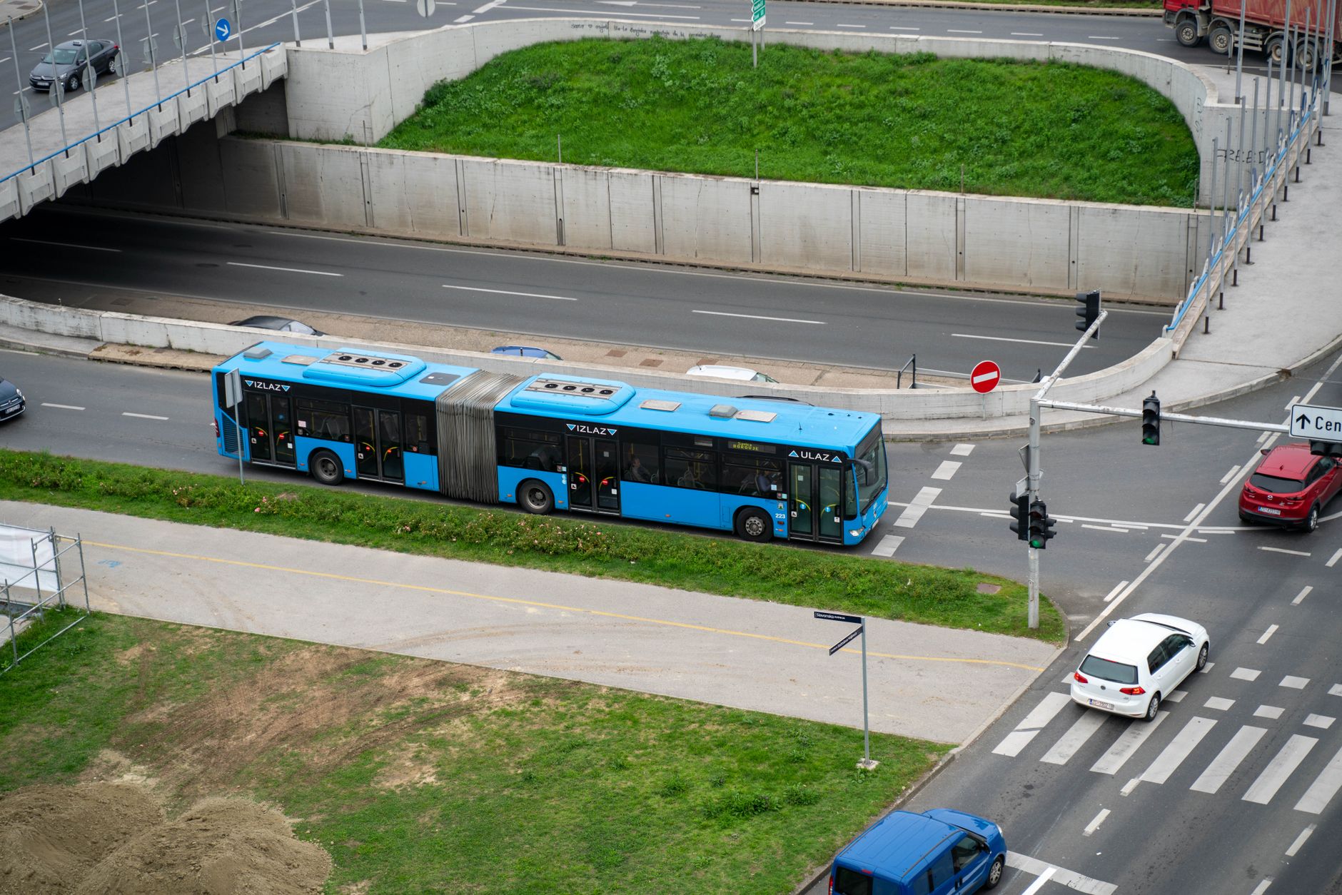 Sistema de transporte urbano innovador con vehículos sostenibles