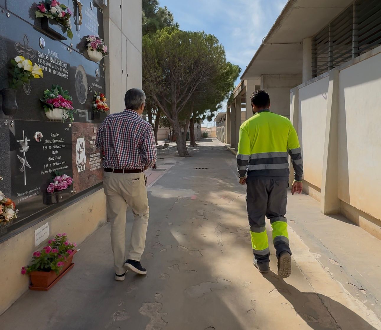 San Vicente prepara el cementerio para Todos los Santos: más autobuses y horarios amplios